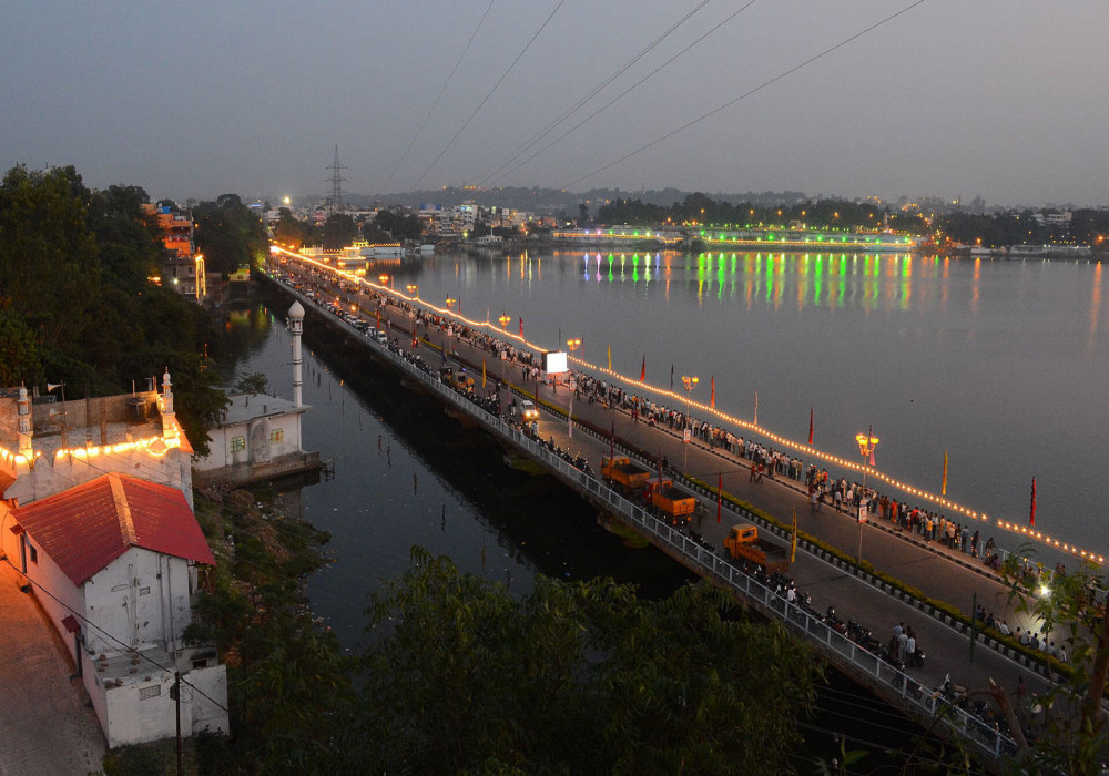 bhopal tourist vehicle